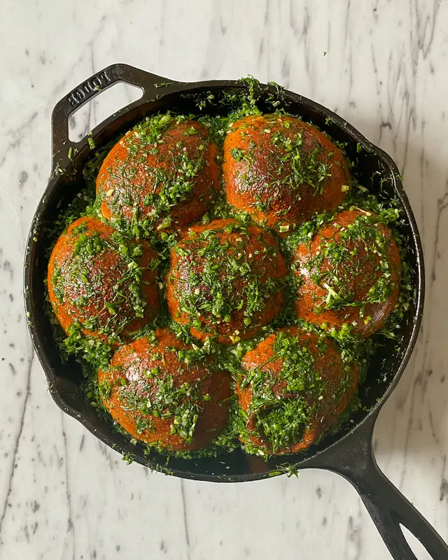 Pampushky (Ukrainian Garlic Buns)