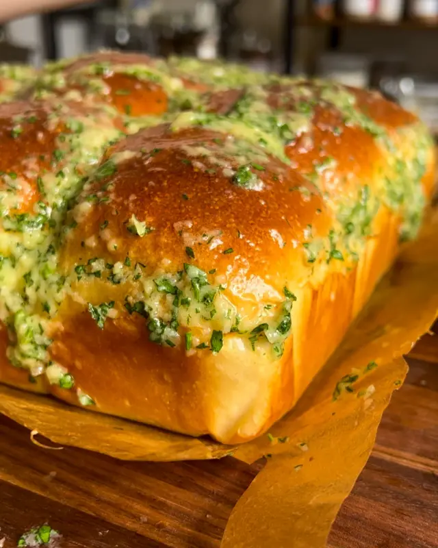 Super Cheesy Garlic Buns